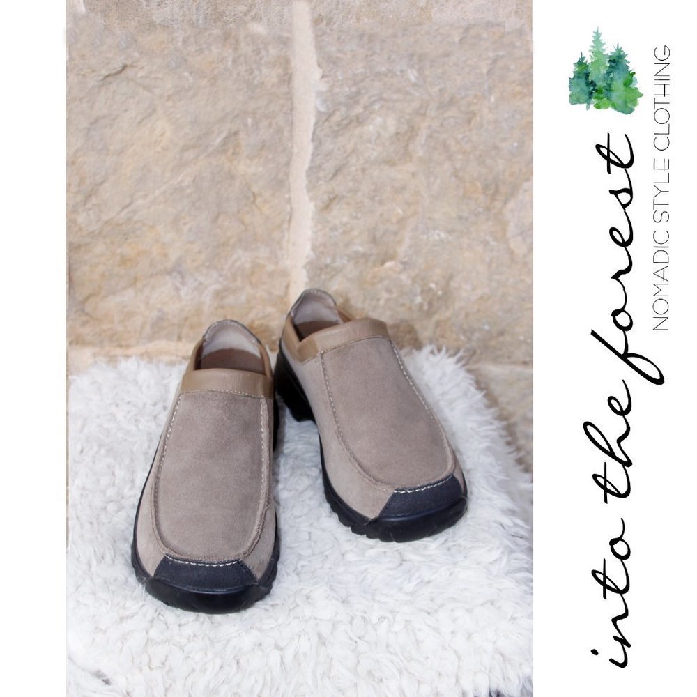 CLARK'S Slip On Taupe Tan Mushroom Suede Wallabies Mules Clogs Shoes Size  8